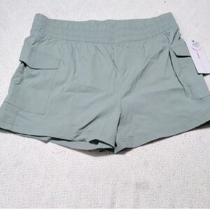 NWT Yogalicious Green Milieu Trail Path Commuter Outdoor Short Womens Size XL